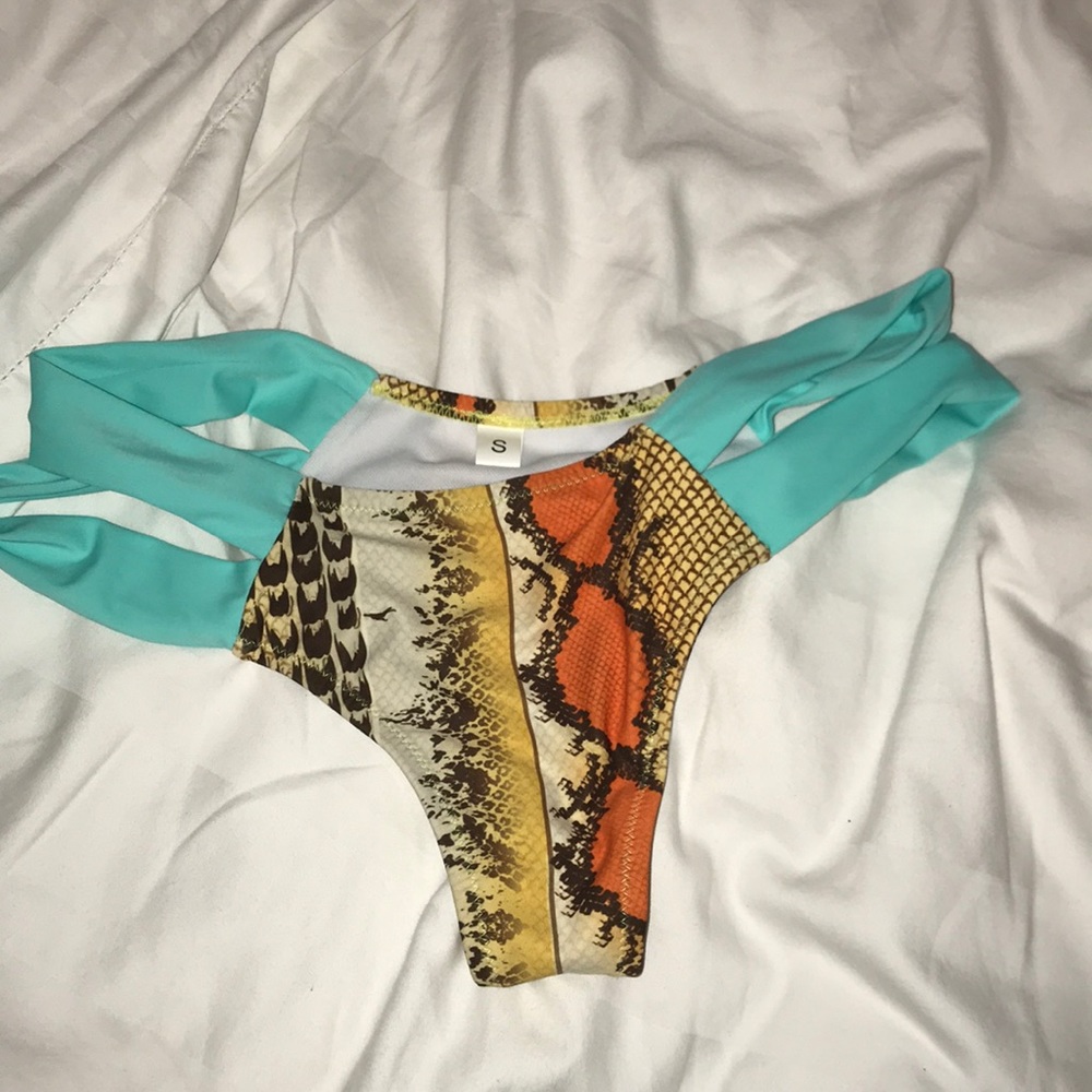 Bikini bottoms size small
